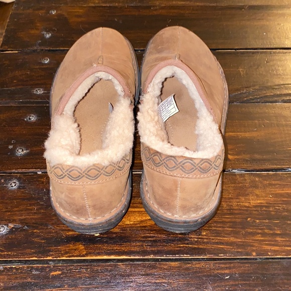 UGG Bettey Shoes - Picture 7 of 10